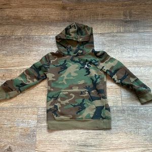 Boys Jordan camo hoodie, size Medium 5/6.